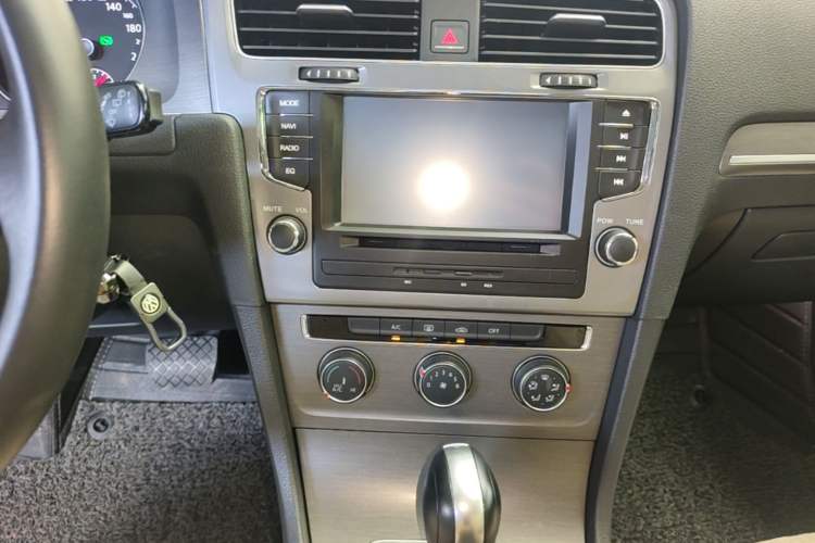 Used Volkswagen Golf 2014 1.6L Automatic Comfort Model Audio And AC Panel