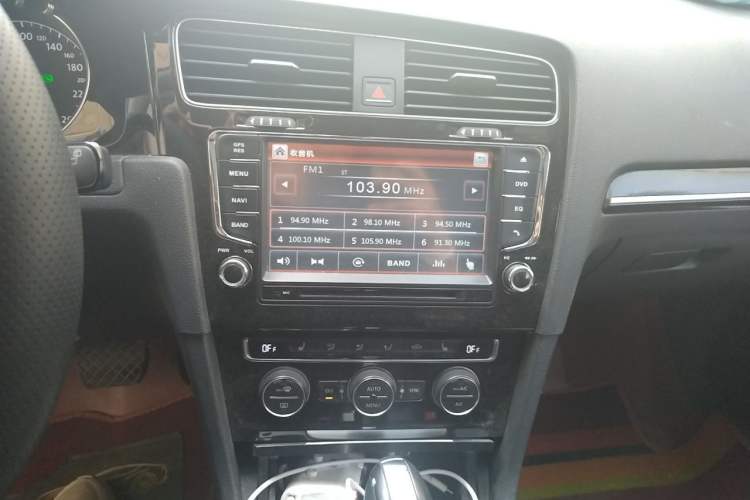 Used Volkswagen Golf 2014 1.4TSI Automatic Flagship Model Audio And AC Panel