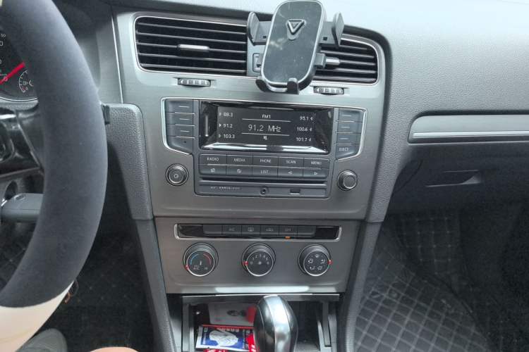 Used Volkswagen Golf 2014 1.6L Automatic Comfort Model Audio And AC Panel