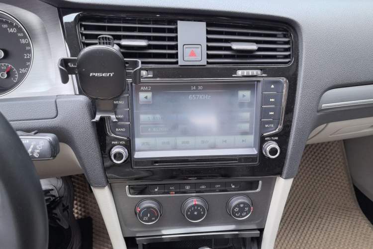 Used Volkswagen Golf 2014 1.4TSI Automatic Luxury Model Audio And AC Panel