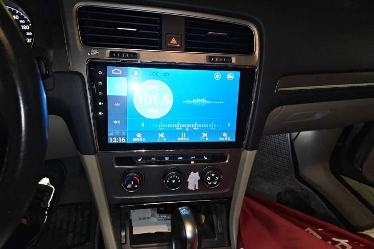 Used Volkswagen Golf 2014 1.4TSI Automatic Luxury Model Audio And AC Panel