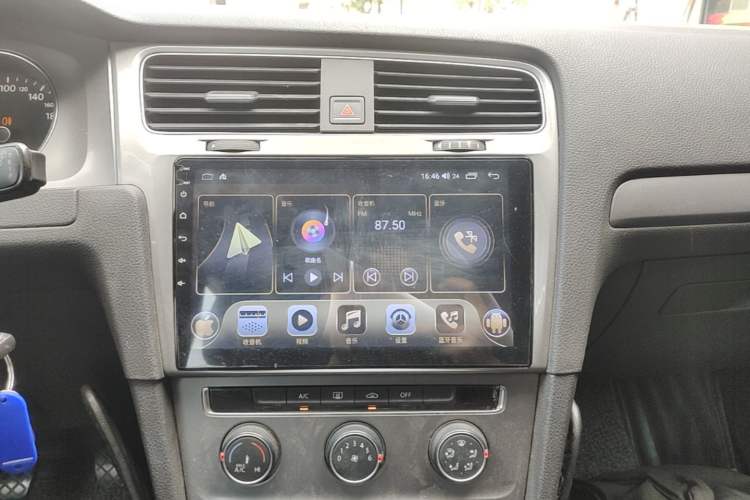Used Volkswagen Golf 2014 1.6L Manual Fashion Edition Audio And AC Panel