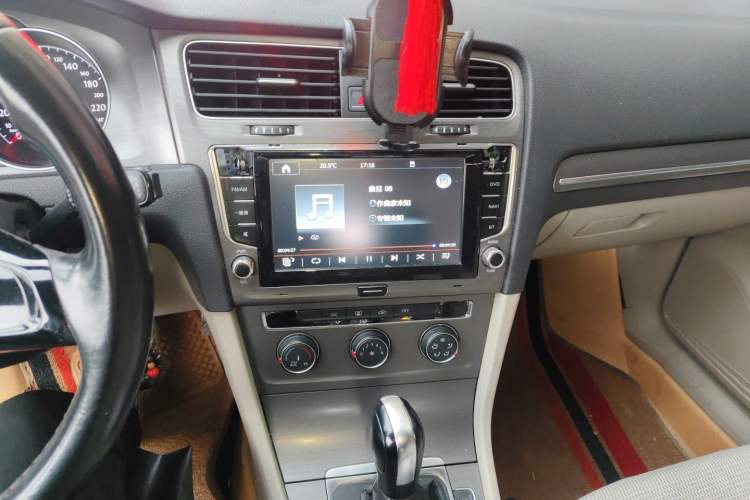 Used Volkswagen Golf 2014 1.6L Automatic Comfort Model Audio And AC Panel