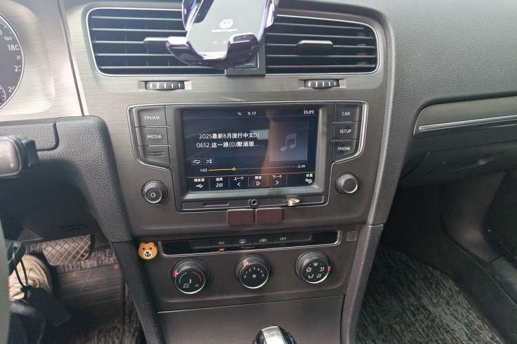 Used Volkswagen Golf 2014 1.4TSI Automatic Comfort Model Audio And AC Panel