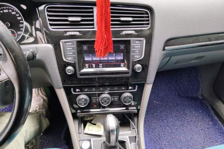 Used Volkswagen Golf 2014 1.4TSI Automatic Flagship Model Audio And AC Panel