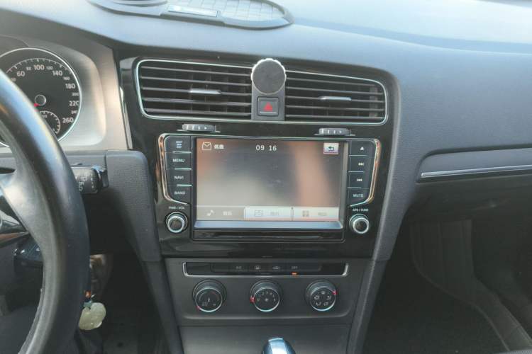 Used Volkswagen Golf 2014 1.4TSI Automatic Comfort Model Audio And AC Panel