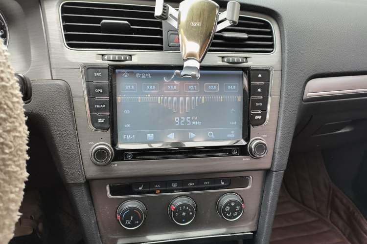 Used Volkswagen Golf 2014 1.4TSI Automatic Luxury Model Audio And AC Panel