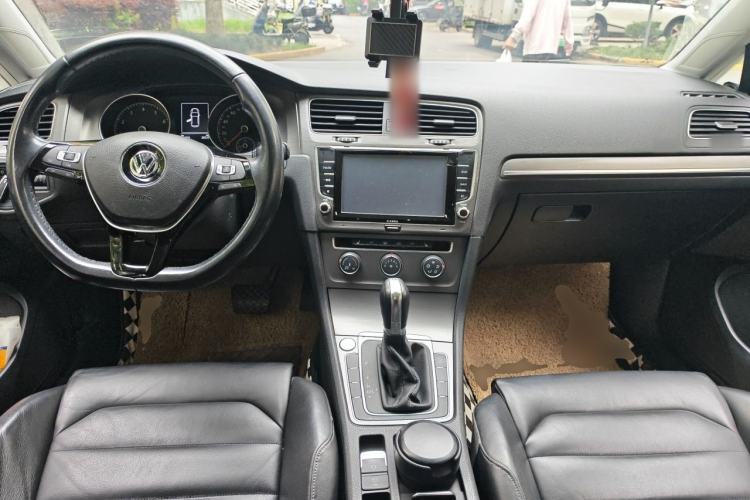 Used Volkswagen Golf 2014 1.4TSI Automatic Luxury Model Center Console