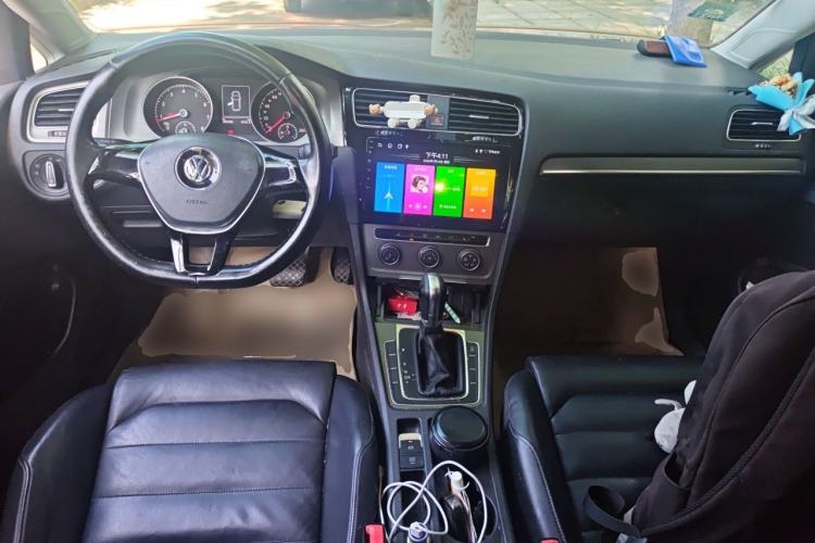 Used Volkswagen Golf 2014 1.6L Automatic Comfort Model Center Console