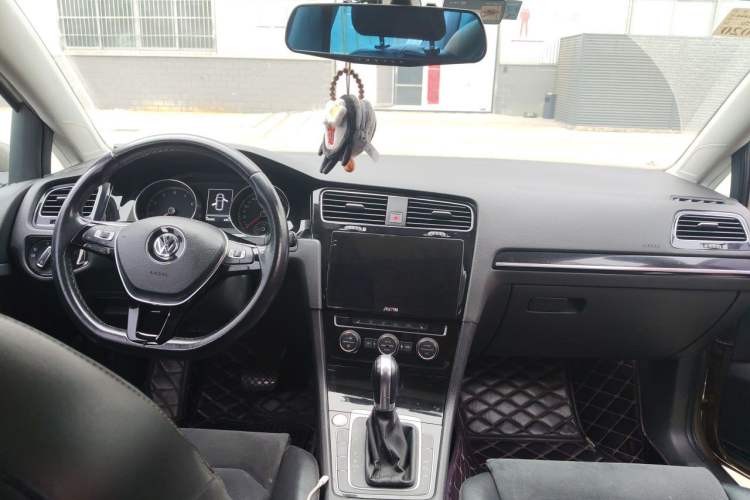 Used Volkswagen Golf 2014 1.4TSI Automatic Flagship Model Center Console