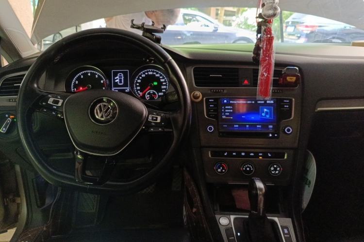 Used Volkswagen Golf 2014 1.4TSI Automatic Luxury Model Center Console