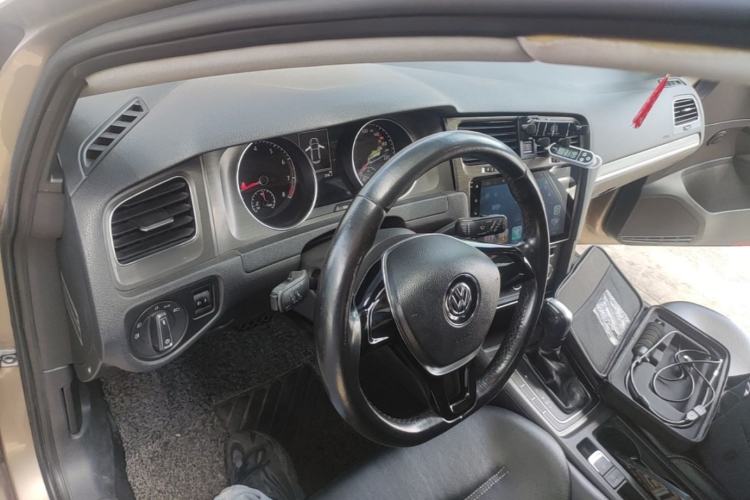 Used Volkswagen Golf 2014 1.4TSI Automatic Comfort Model Center Console