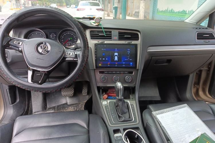 Used Volkswagen Golf 2014 1.4TSI Automatic Luxury Model Center Console