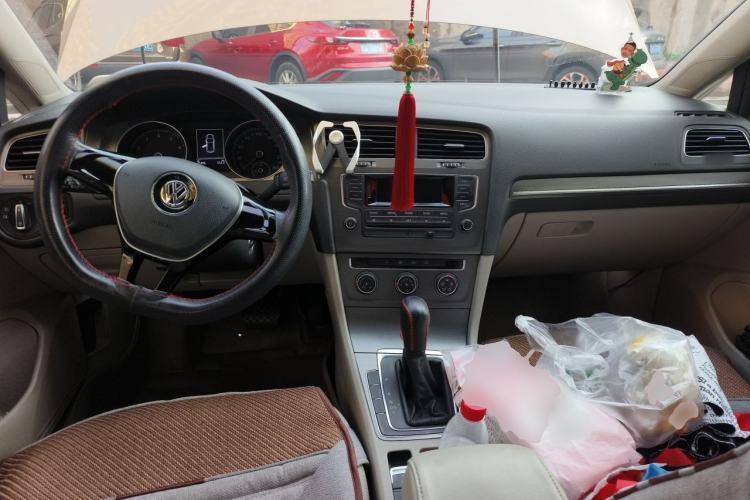 Used Volkswagen Golf 2014 1.6L Automatic Comfort Model Center Console