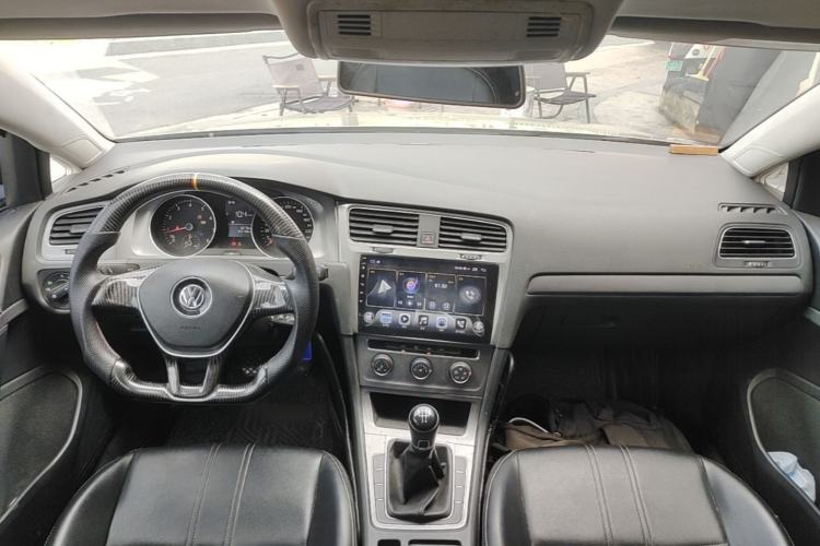 Used Volkswagen Golf 2014 1.6L Manual Fashion Edition Center Console