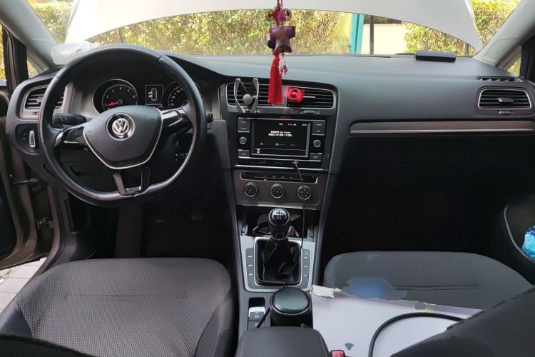 Used Volkswagen Golf 2014 1.4 TSI Manual Comfort Model Center Console