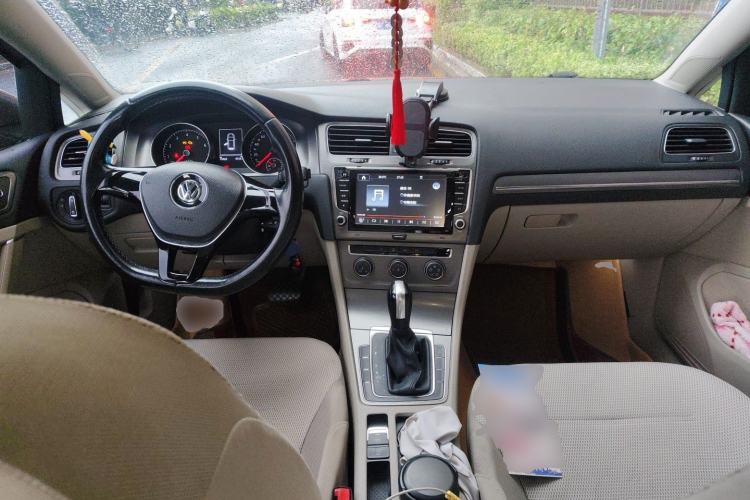 Used Volkswagen Golf 2014 1.6L Automatic Comfort Model Center Console