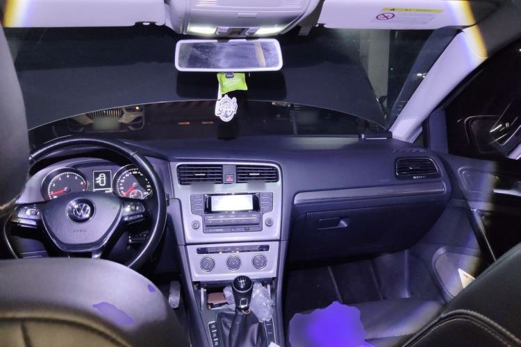 Used Volkswagen Golf 2014 1.4 TSI Manual Comfort Model Center Console