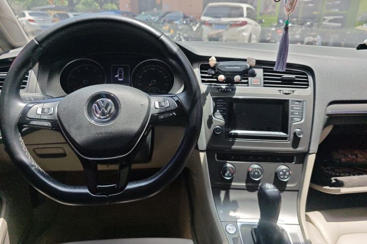 Used Volkswagen Golf 2014 1.4TSI Automatic Luxury Model Center Console