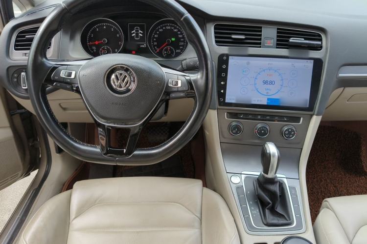 Used Volkswagen Golf 2014 1.4TSI Automatic Luxury Model Center Console