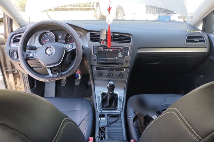 Used Volkswagen Golf 2014 1.4 TSI Manual Comfort Model Center Console