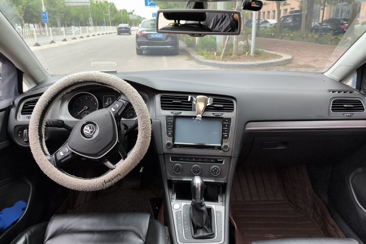 Used Volkswagen Golf 2014 1.4TSI Automatic Luxury Model Center Console
