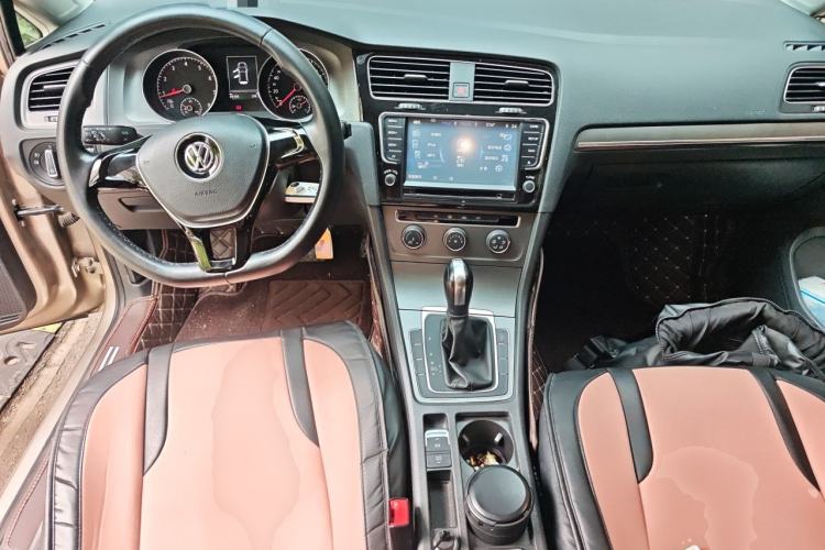 Used Volkswagen Golf 2014 1.4TSI Automatic Comfort Model Center Console