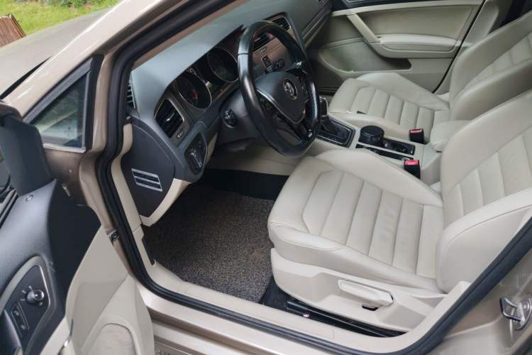 Used Volkswagen Golf 2014 1.6L Automatic Comfort Model Driver Seat