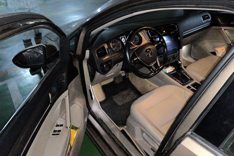 Used Volkswagen Golf 2014 1.4TSI Automatic Comfort Model Driver Seat