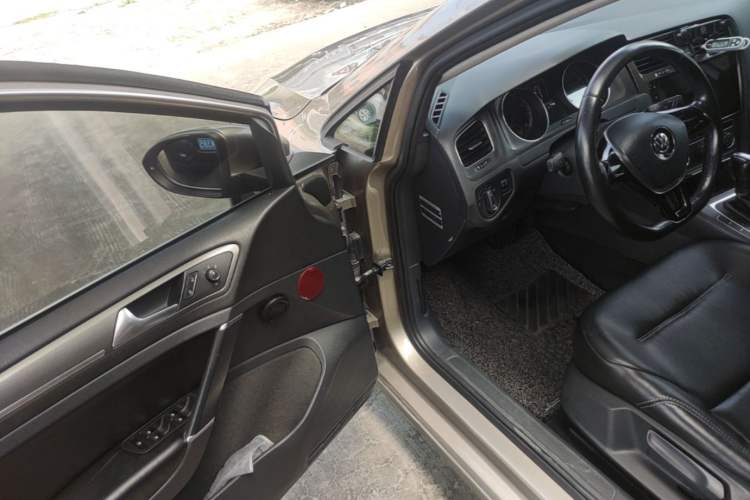 Used Volkswagen Golf 2014 1.4TSI Automatic Comfort Model Driver Seat