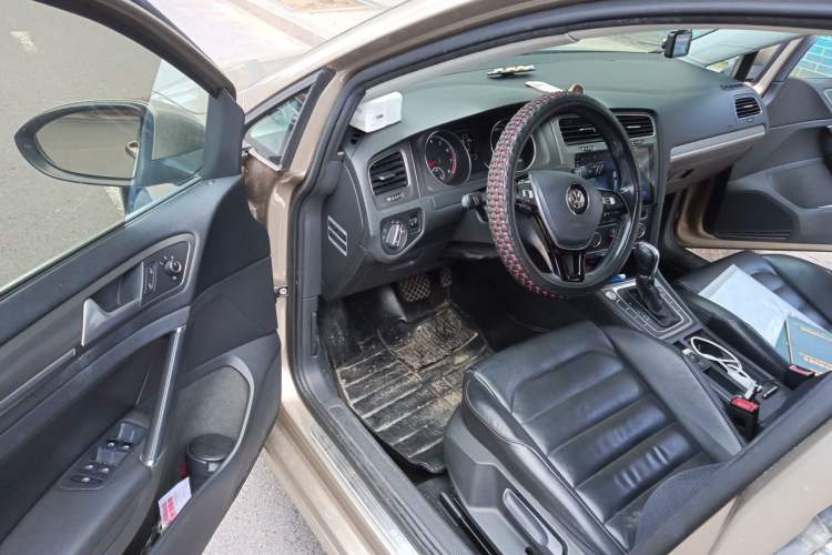 Used Volkswagen Golf 2014 1.4TSI Automatic Luxury Model Driver Seat