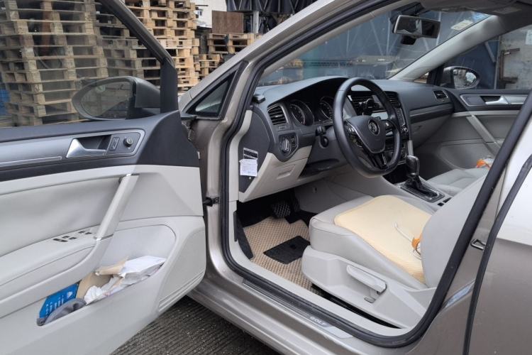 Used Volkswagen Golf 2014 1.4TSI Automatic Luxury Model Driver Seat
