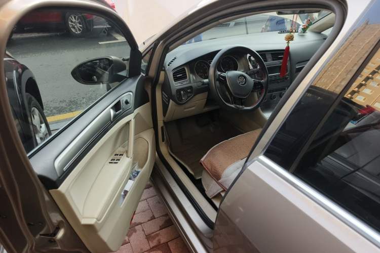 Used Volkswagen Golf 2014 1.6L Automatic Comfort Model Driver Seat