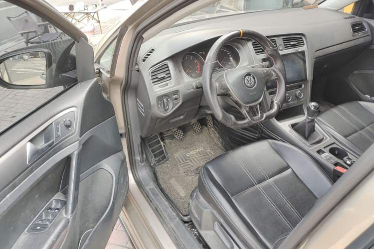 Used Volkswagen Golf 2014 1.6L Manual Fashion Edition Driver Seat