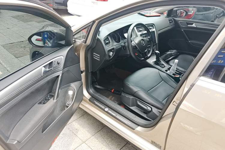 Used Volkswagen Golf 2014 1.4TSI Automatic Comfort Model Driver Seat