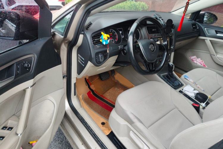 Used Volkswagen Golf 2014 1.6L Automatic Comfort Model Driver Seat