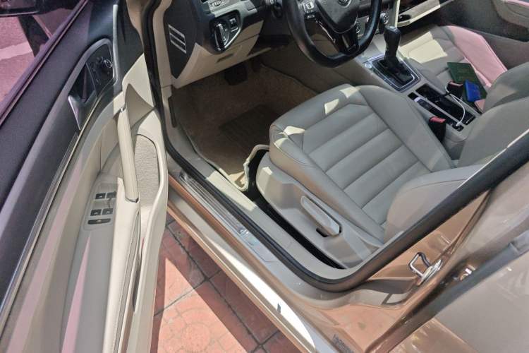 Used Volkswagen Golf 2014 1.4TSI Automatic Luxury Model Driver Seat
