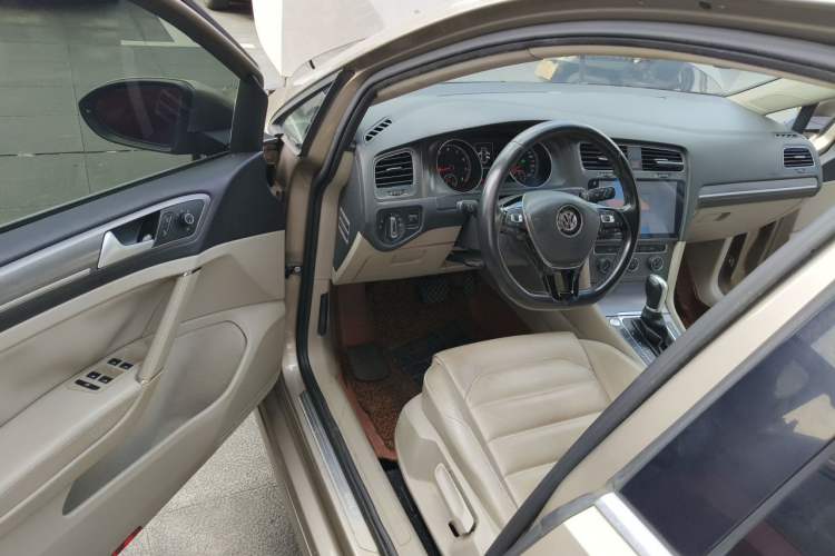 Used Volkswagen Golf 2014 1.4TSI Automatic Luxury Model Driver Seat
