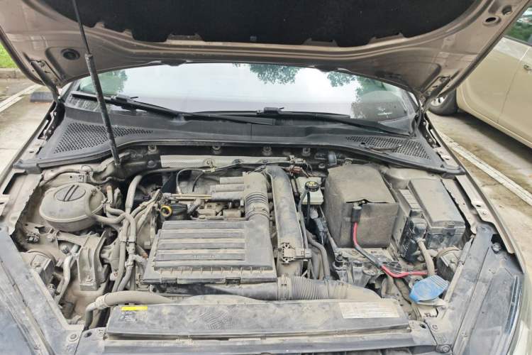 Used Volkswagen Golf 2014 1.4TSI Automatic Luxury Model Engine Bay