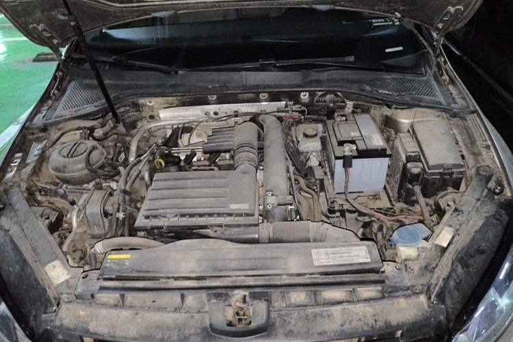 Used Volkswagen Golf 2014 1.4TSI Automatic Comfort Model Engine Bay