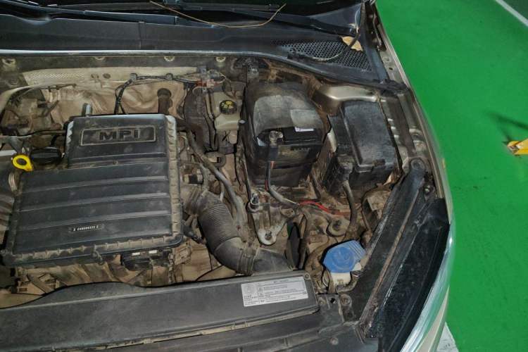 Used Volkswagen Golf 2014 1.6L Automatic Comfort Model Engine Bay Left