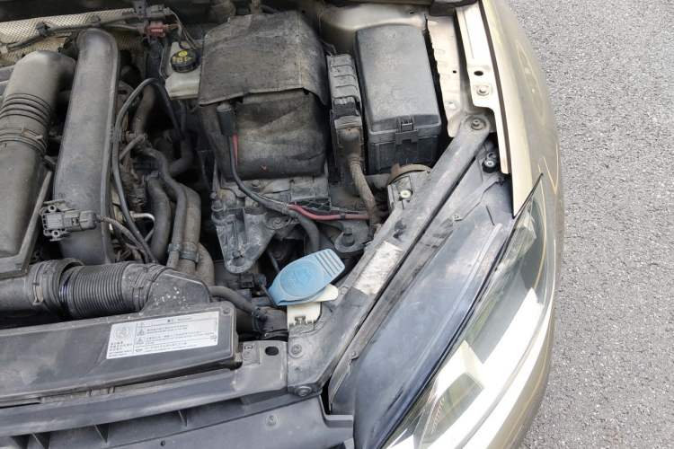Used Volkswagen Golf 2014 1.4TSI Automatic Luxury Model Engine Bay Left