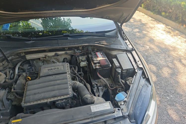 Used Volkswagen Golf 2014 1.6L Automatic Comfort Model Engine Bay Left