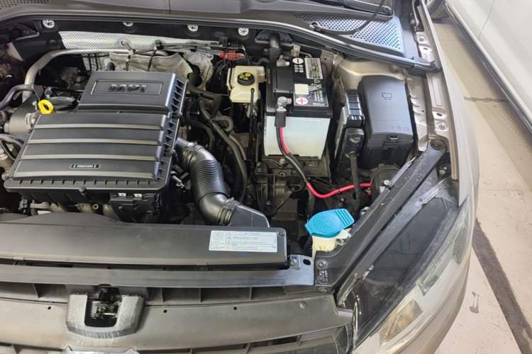 Used Volkswagen Golf 2014 1.6L Automatic Comfort Model Engine Bay Left