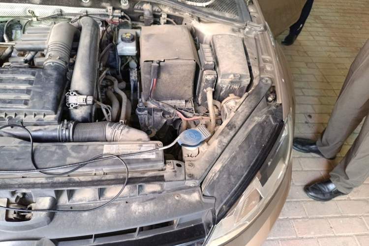 Used Volkswagen Golf 2014 1.4TSI Automatic Luxury Model Engine Bay Left