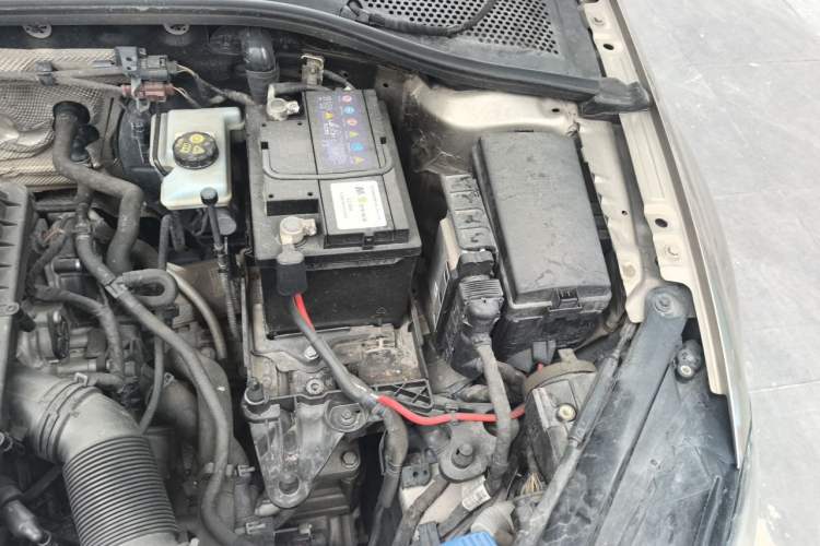Used Volkswagen Golf 2014 1.6L Automatic Comfort Model Engine Bay Left