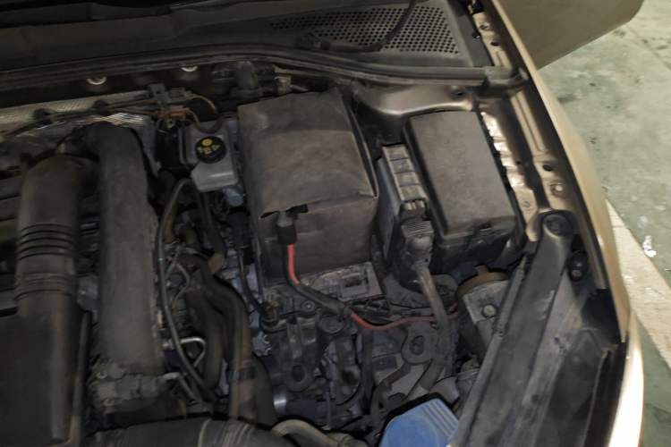 Used Volkswagen Golf 2014 1.4TSI Automatic Luxury Model Engine Bay Left