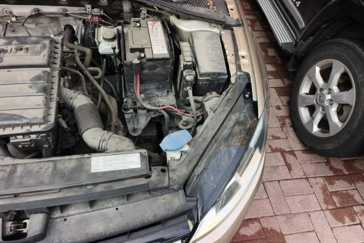 Used Volkswagen Golf 2014 1.6L Automatic Comfort Model Engine Bay Left