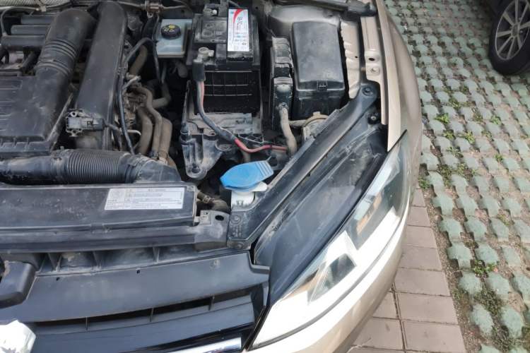 Used Volkswagen Golf 2014 1.4 TSI Manual Comfort Model Engine Bay Left