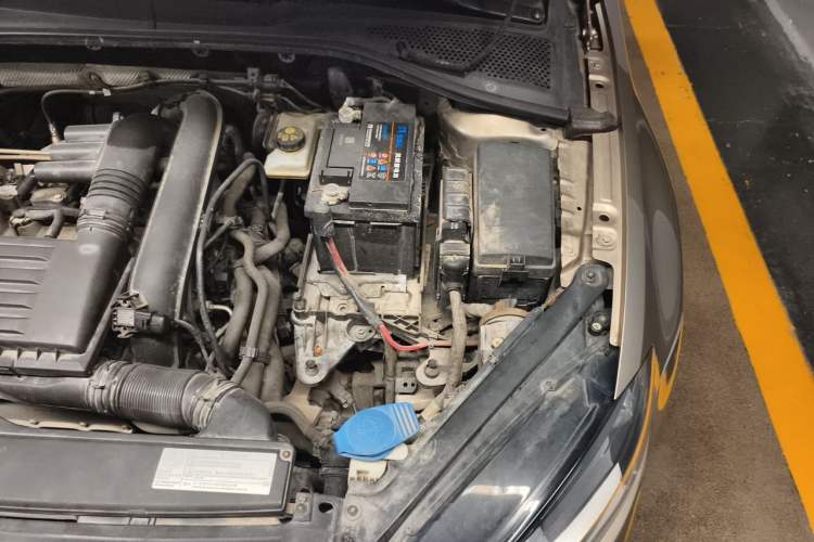 Used Volkswagen Golf 2014 1.4 TSI Manual Comfort Model Engine Bay Left